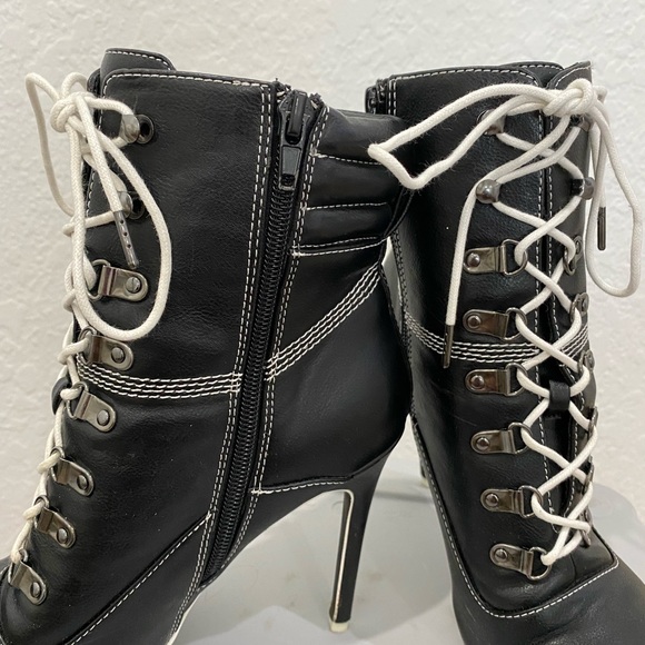⬇️PRICE⬇️
Mix No. 6 - Black White Laced Bootie - size 7 - Picture 3 of 10